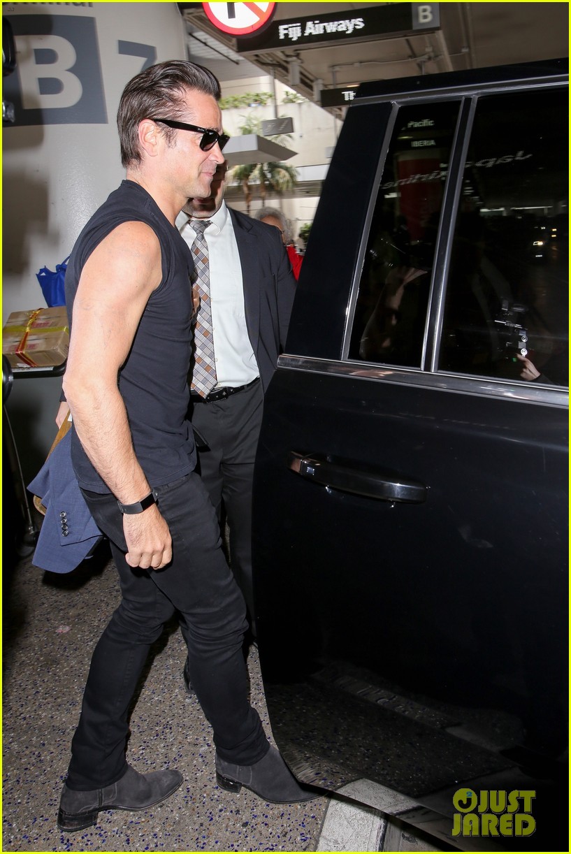 colin farrell muscles up at the airport in a tank top 013905785