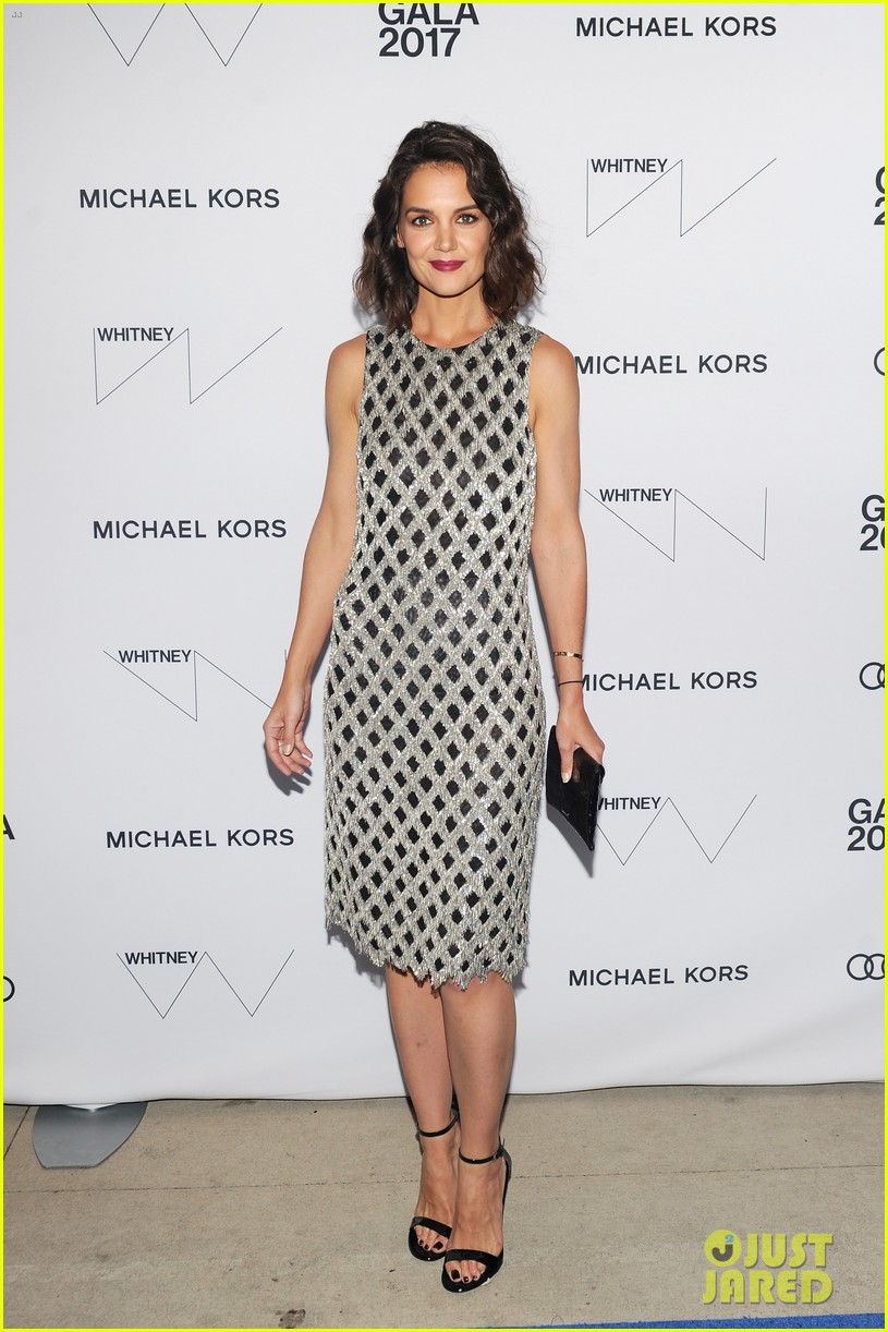 katie holmes shines at whitney event in nyc073904551