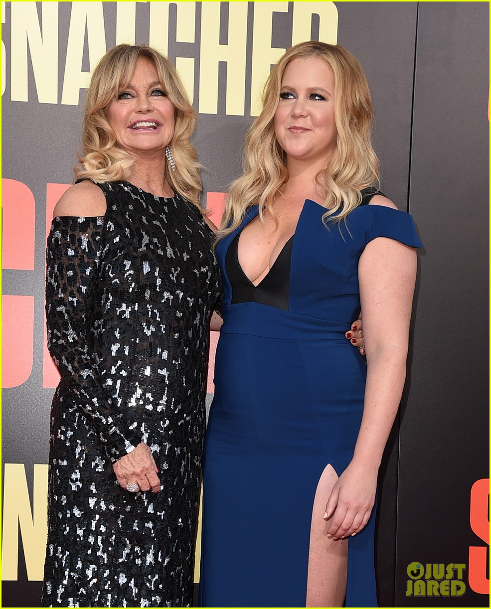 kate danny make their red carpet debut at snatched premiere053897463