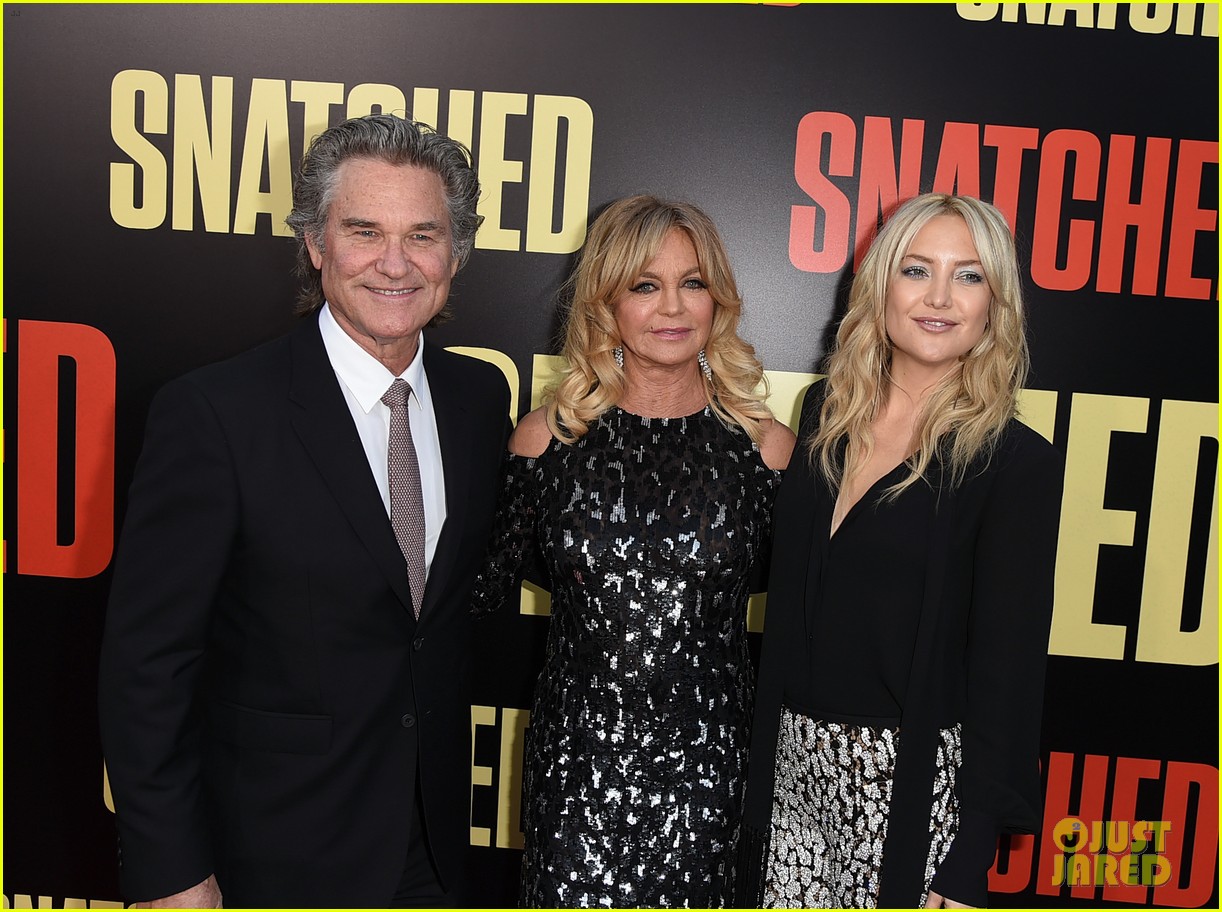 kate danny make their red carpet debut at snatched premiere08