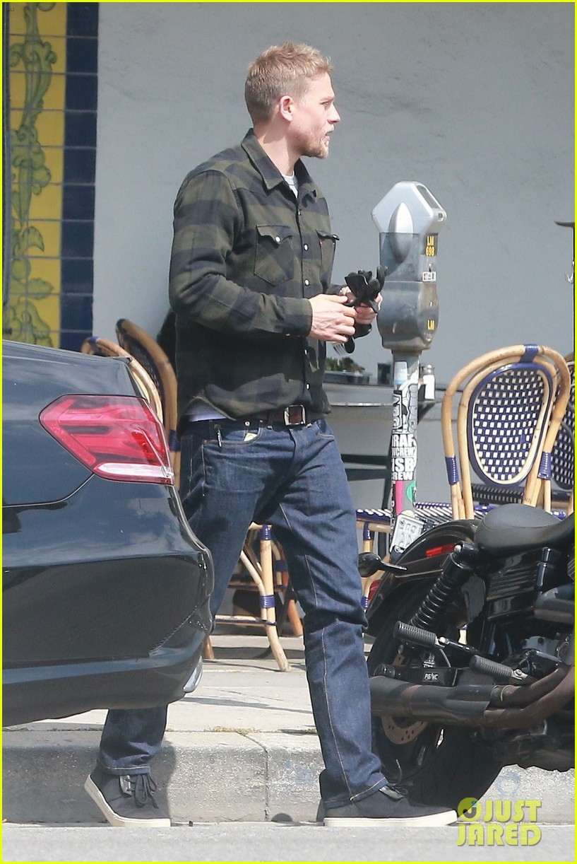 charlie hunnam flashes his sexy smile at lunch with friends 04