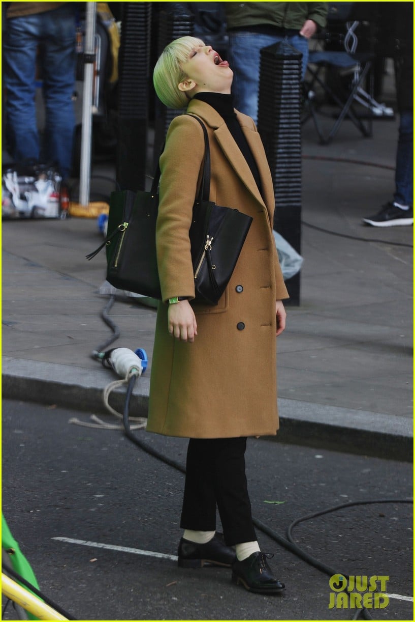 jennifer lawrence gets into character on red sparrow set 01