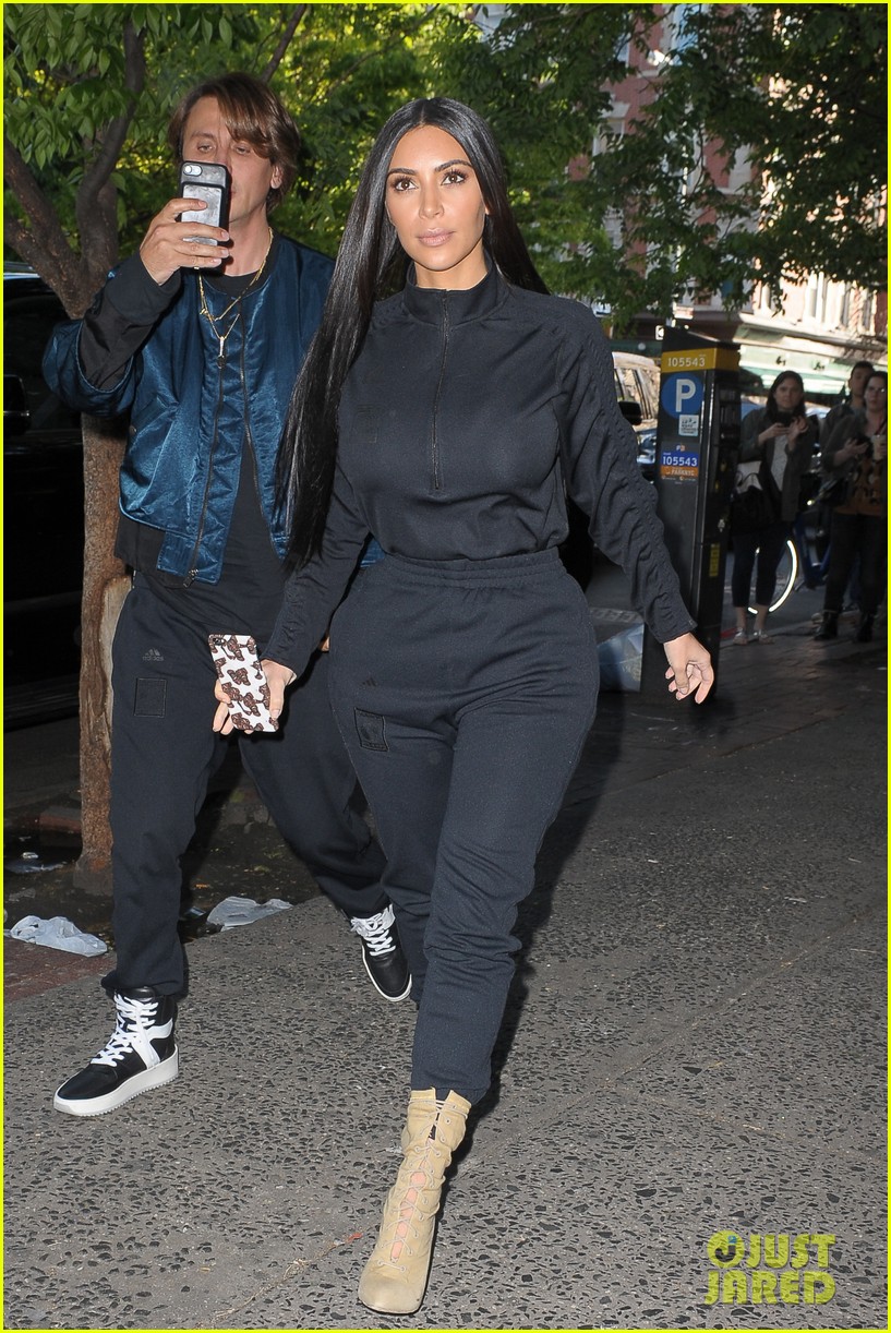 Kim & Khloe Kardashian Grab Pizza to Go in New York City! Photo 3899658 Jonathan Cheban