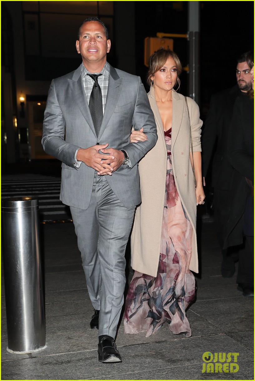 Jennifer Lopez & Alex Rodriguez Have a Fancy Dinner Date! Photo