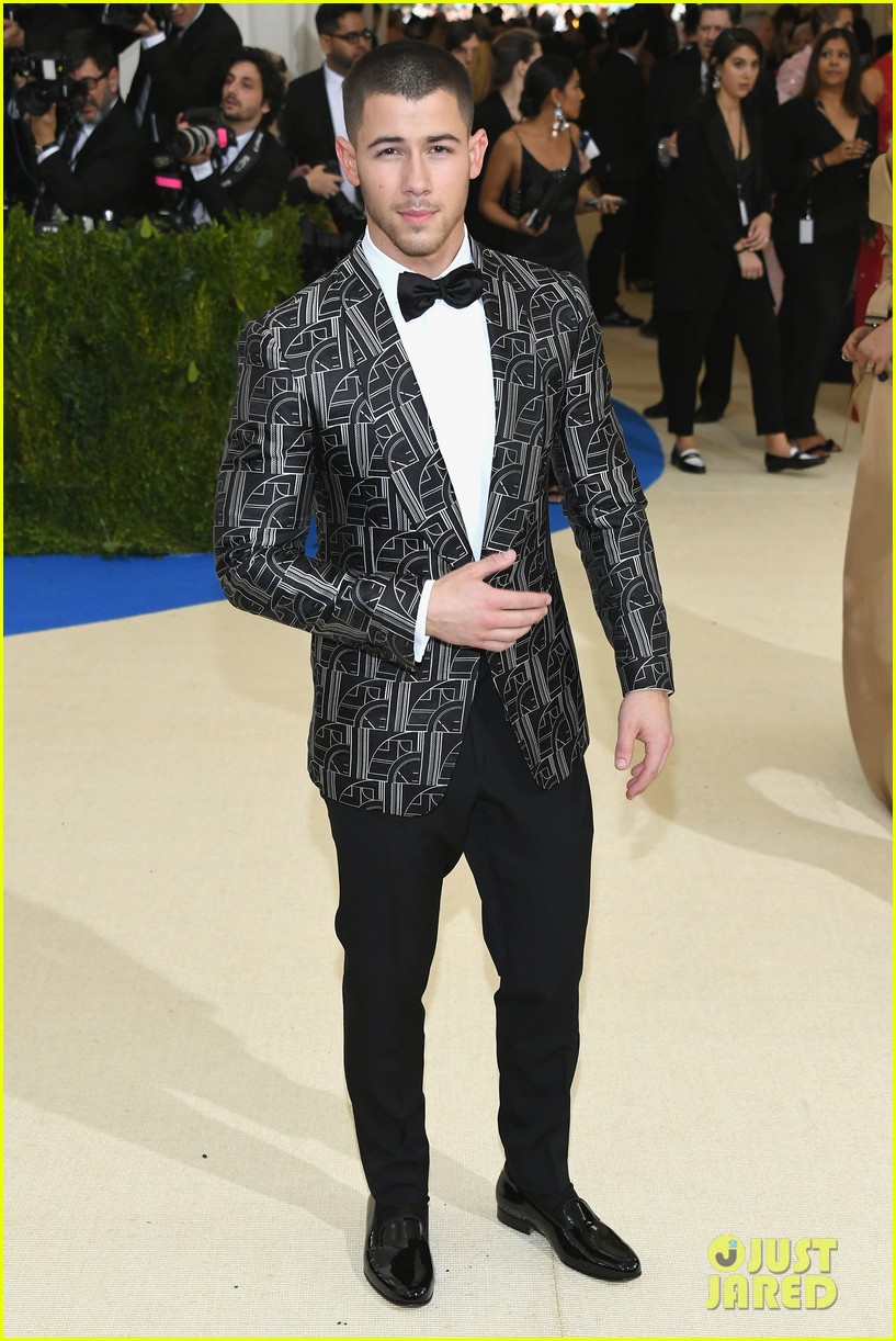 Nick Jonas Goes Geometric For His Met Gala 2017 Look Photo 3892907