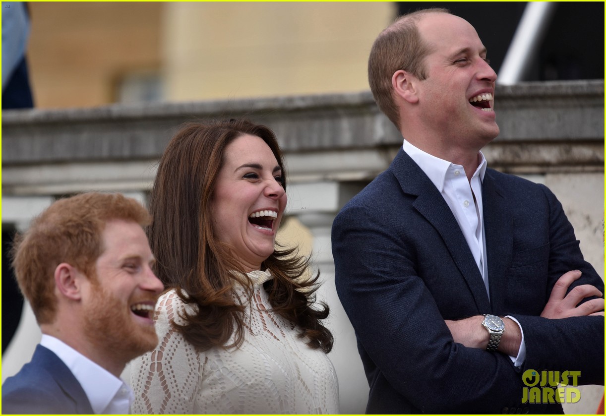 prince william kate middleton host a childrens party at buckingham palace033898468