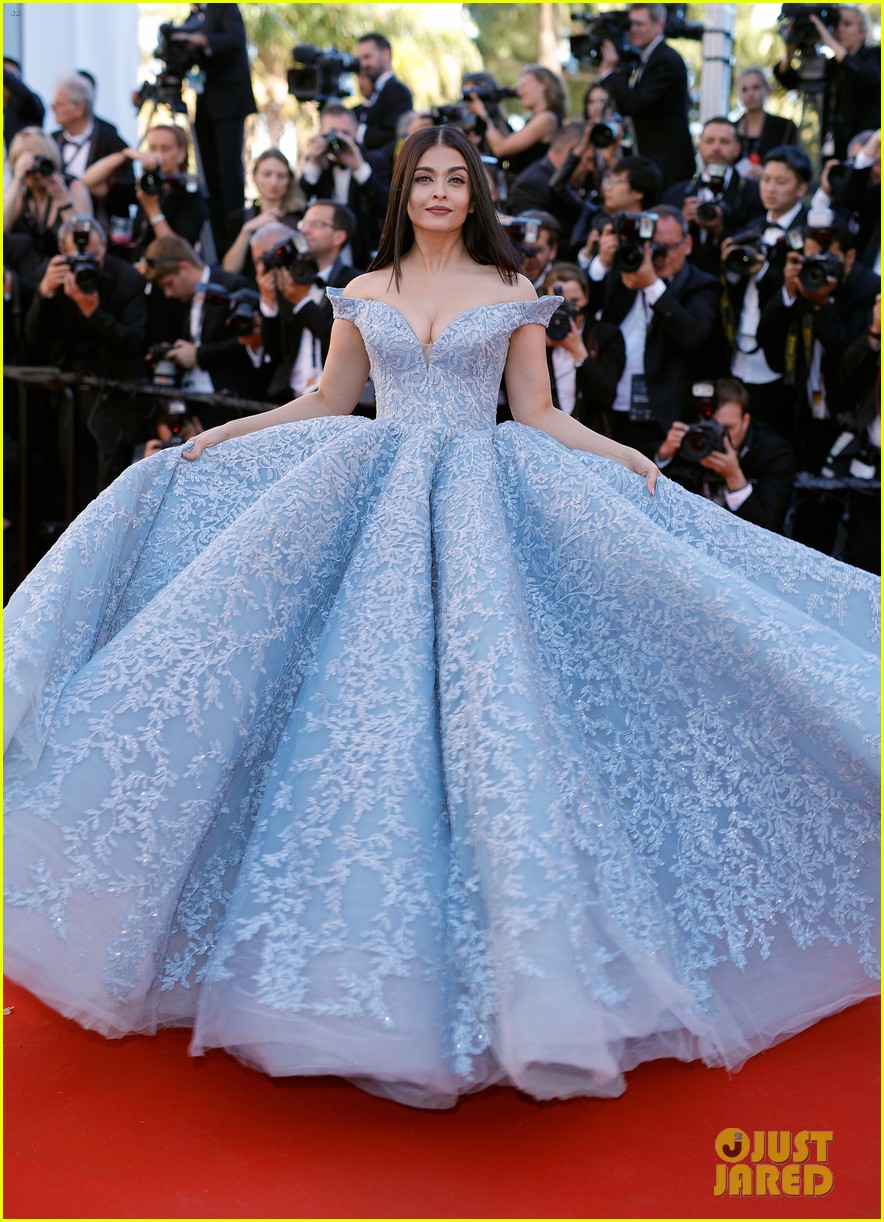 Aishwarya makes a stunning red carpet appearance at Cannes