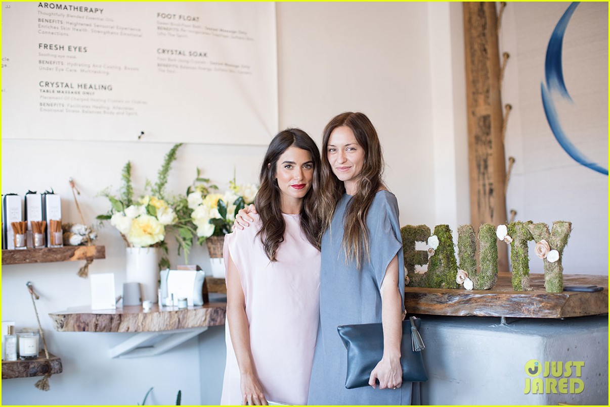 pregnant nikki reed attends anthropologie event 063899782