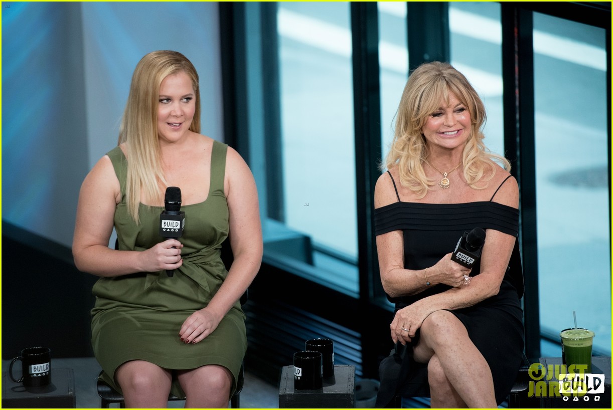 Amy Schumer's Dad Meets 'Love of His Life' Goldie Hawn Watch! Photo