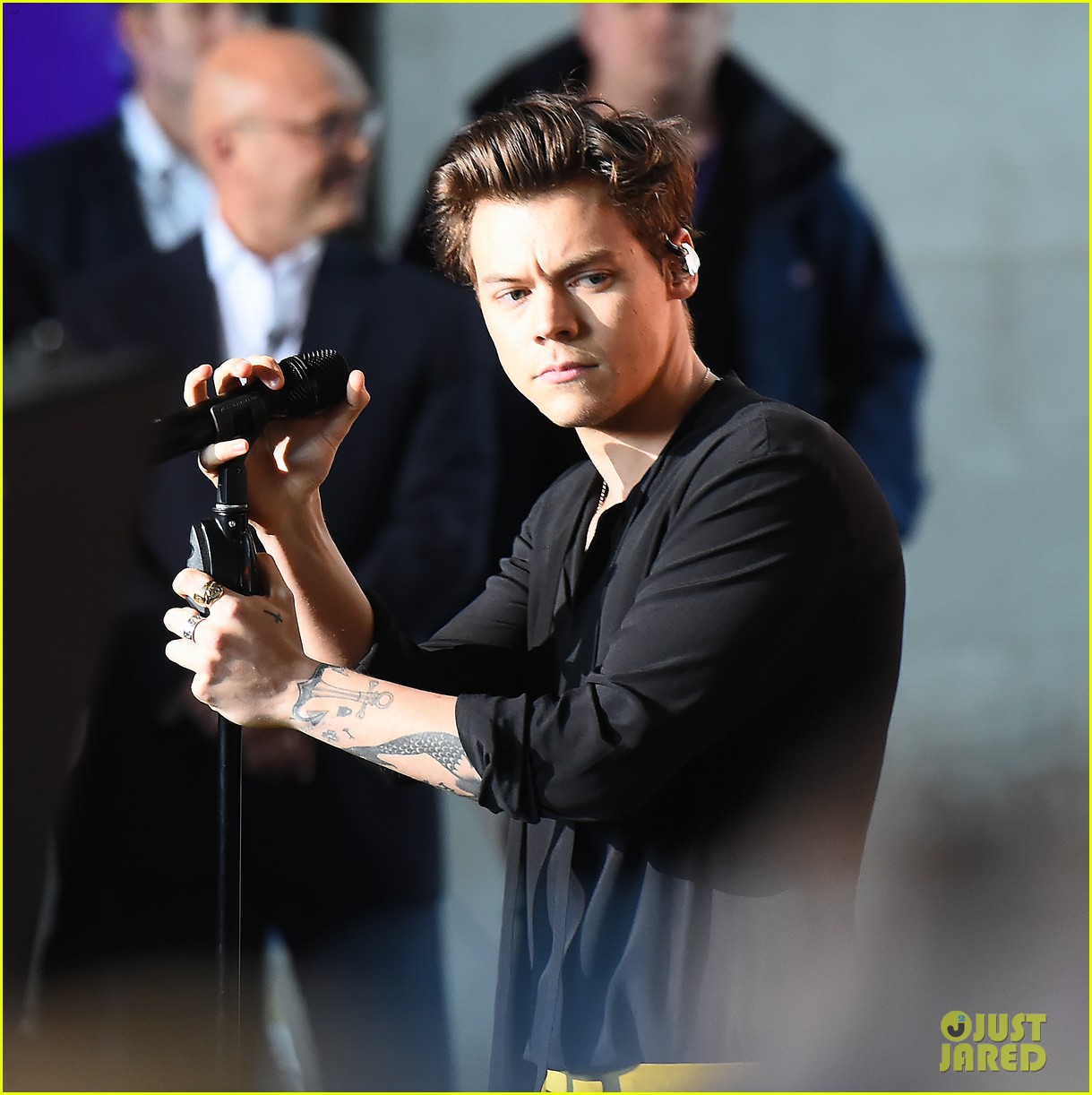 harry styles looks stylish while performing new songs from debut album 113898181