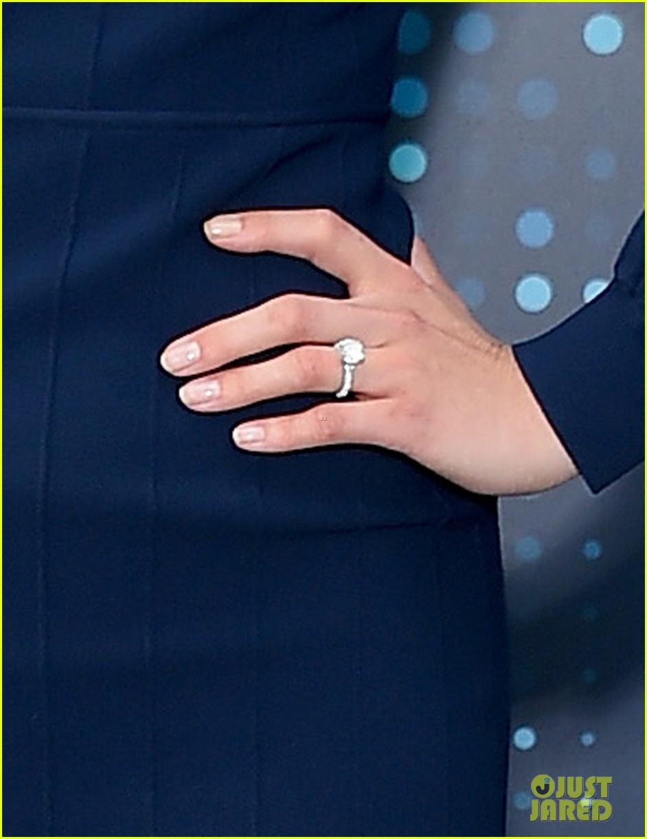 emily vancamp shows off engagement ring at fox upfronts 033899320