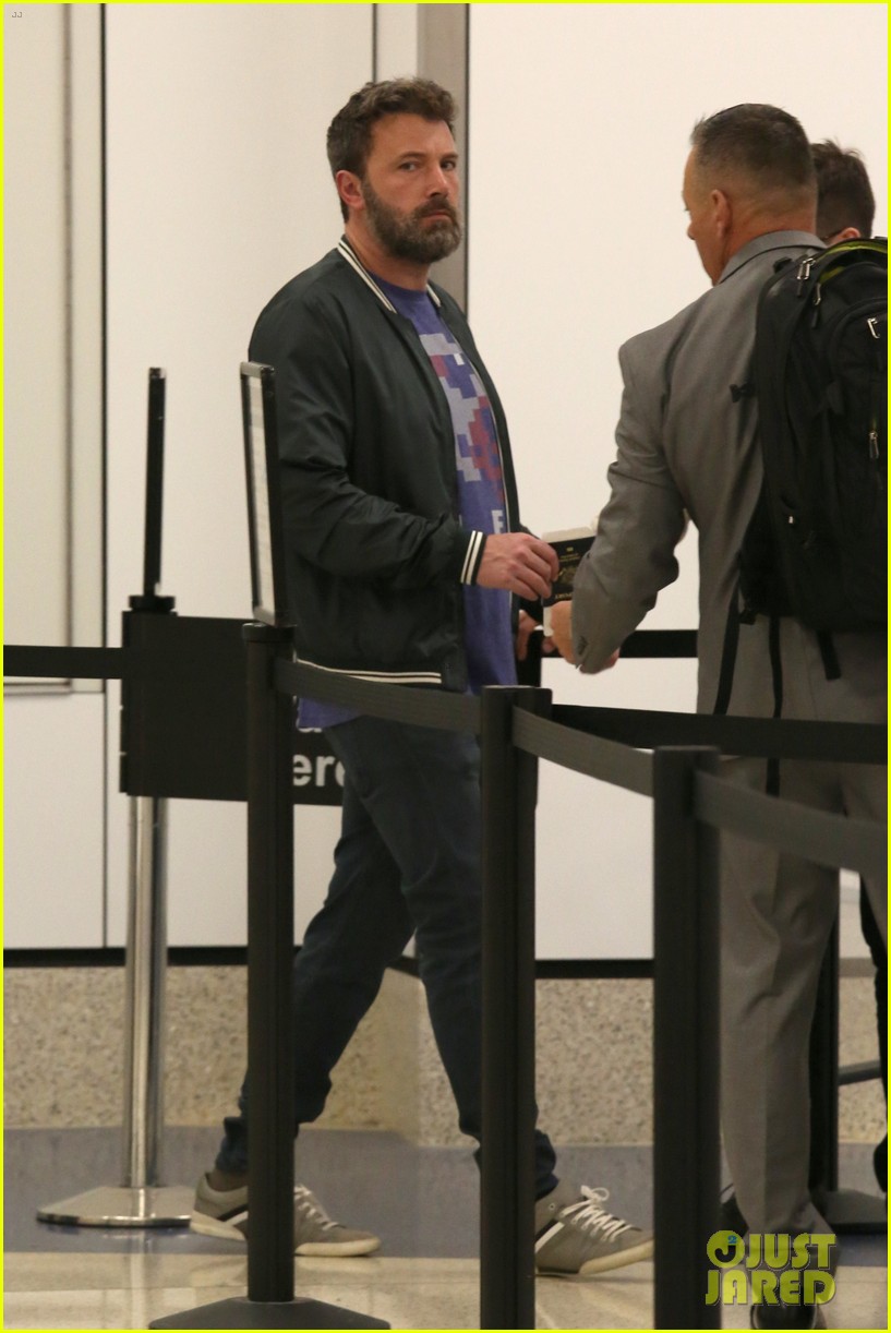 ben affleck catches flight out of la after returning from trip to congo 033912443