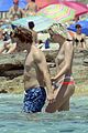 alfie allen hits the beach with his girlfriend 05