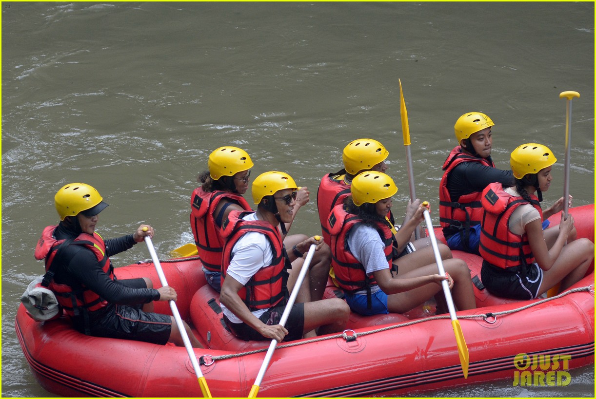 barack obama and family go white water rafting 03
