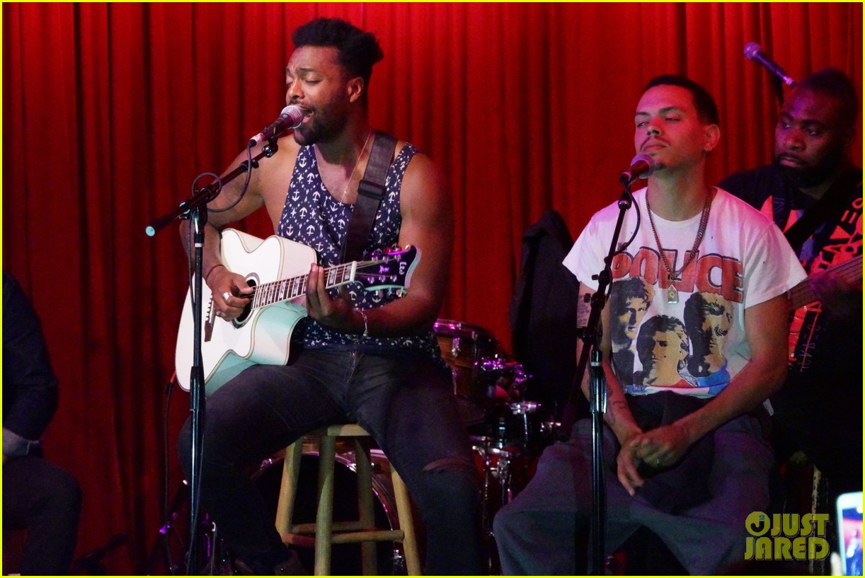 austin brown dedicates l a show to prince drops smile from acoustic sessions 113911221