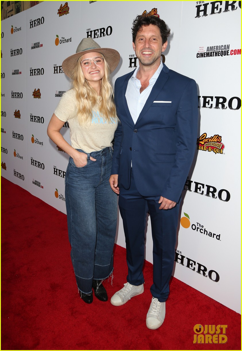 anna camp hubby skylar astin couple up at the hero premiere 183910004
