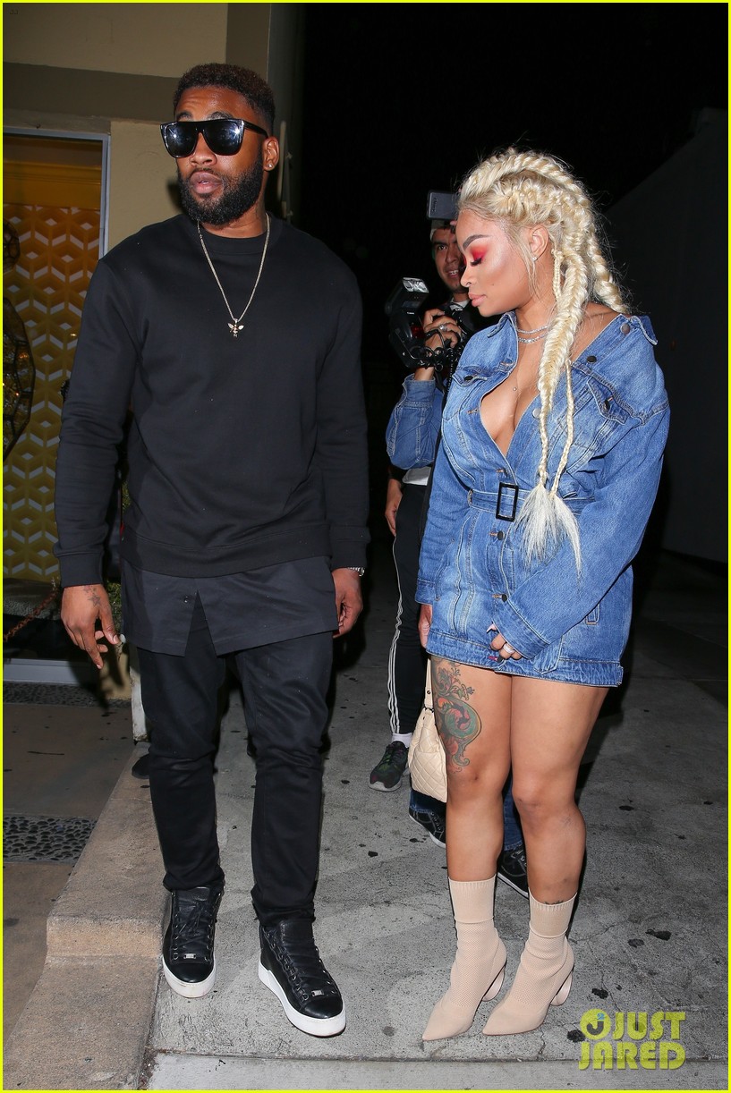 blac chyna shows off new blonde hair at dinner03