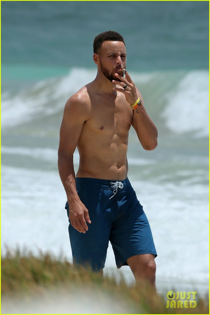 shirtless steph curry hits the beach with wife ayesha 113918200