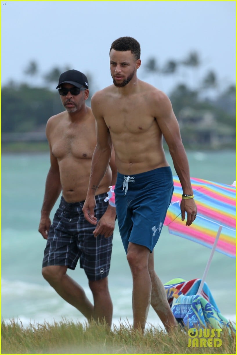 shirtless steph curry hits the beach with wife ayesha 143918203