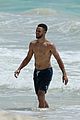 shirtless steph curry hits the beach with wife ayesha 18