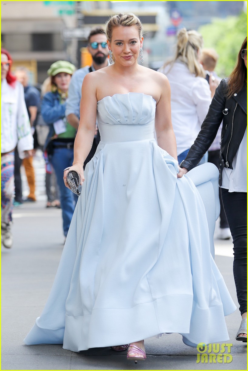 hilary duff has a cinderella story moment on younger set 083911092