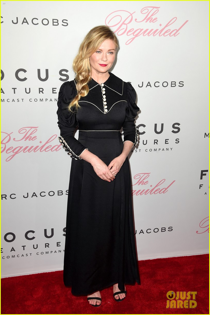 kirsten dunst sofia attend the beguiled premiere in nyc083918377