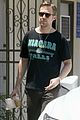 ryan gosling relaxes his muscles at an acupuncture clinic 03