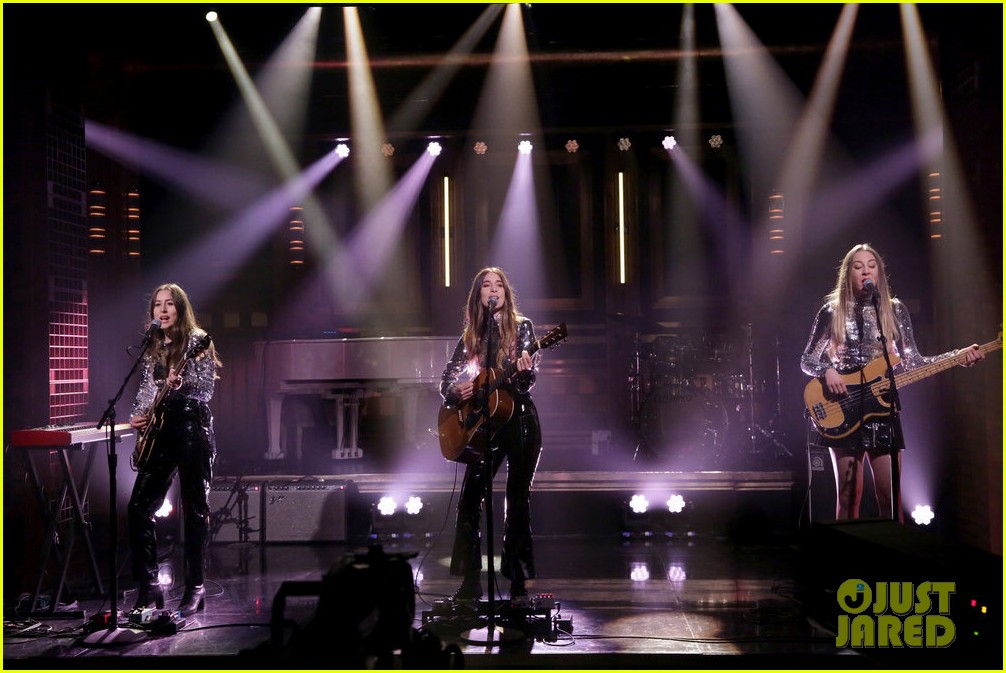 haim make tonight show debut with want you back performance 013921760