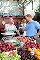 prince harry makes surprise visit to borough market after terror attack 04