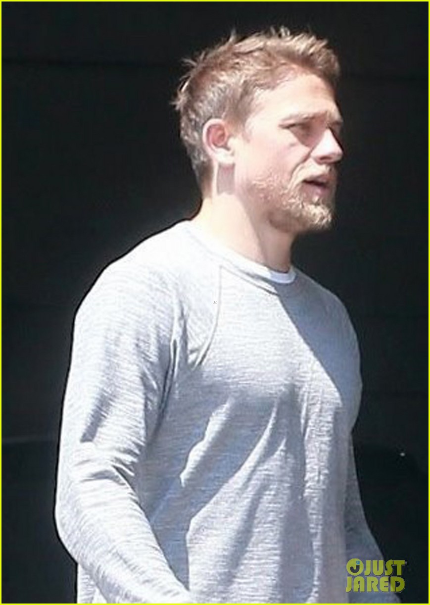 charlie hunnam and girlfriend morgana mcnelis couple up for redondo beach lunch date 023919332