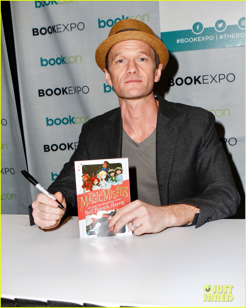 isla fisher neil patrick harris promote projects at bookexpo 05