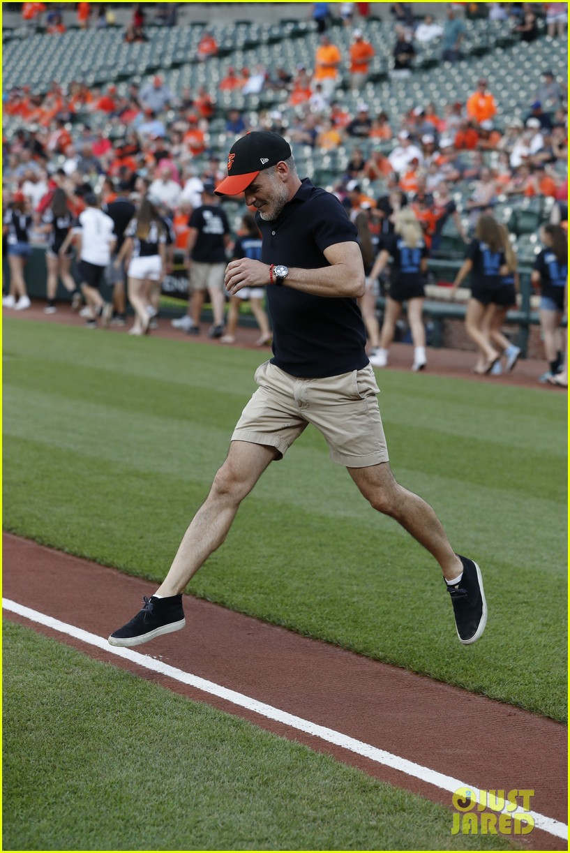 michael kelly throws out first pitch for orioles 053917406