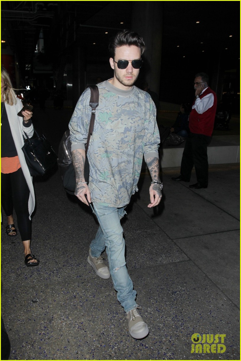 liam payne keeps his cool at lax airport043914173
