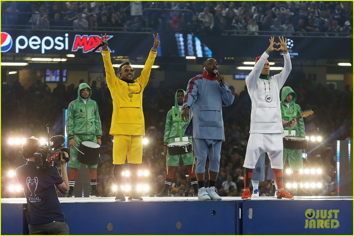black eyed peas perform at uefa final without fergie103909190