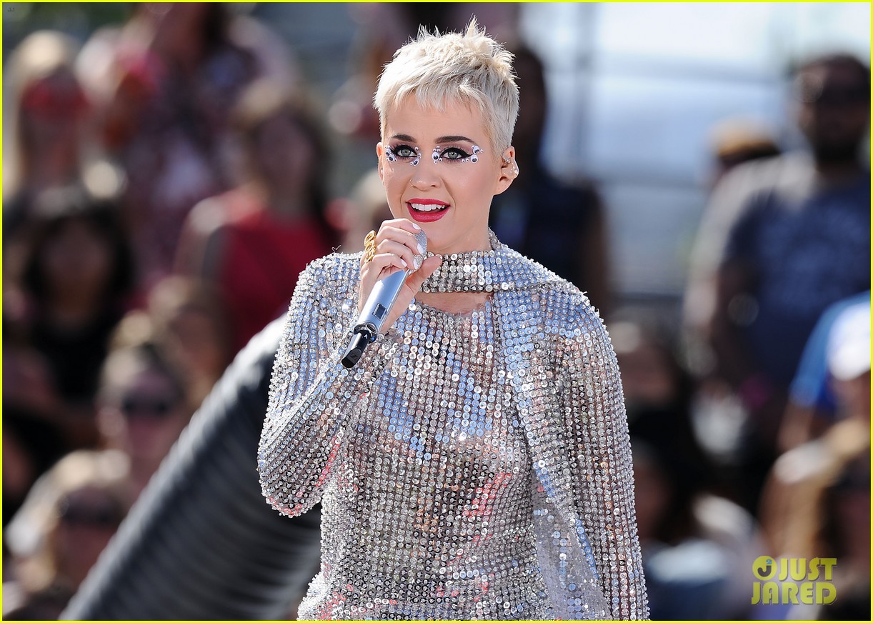 katy perry wraps up live stream with dazzling la concert 103913605