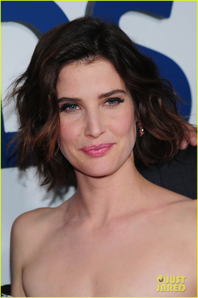 cobie smulders friends from college cast reunite in nyc ahead of netflix debut 16