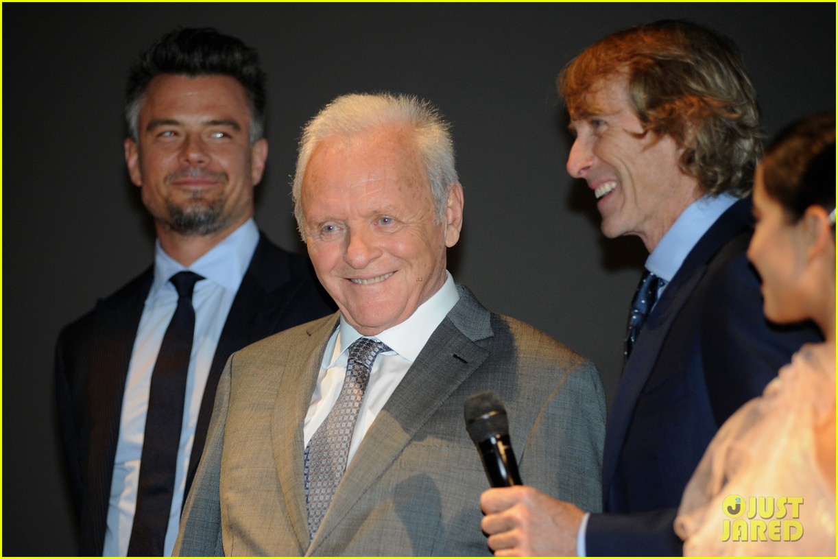 anthony hopkins joins mark wahlberg transformers cast at chicago premiere 373917515