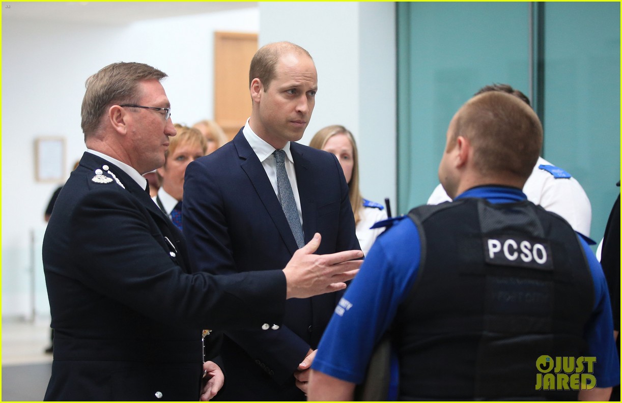prince william meets first responders in manchester 01