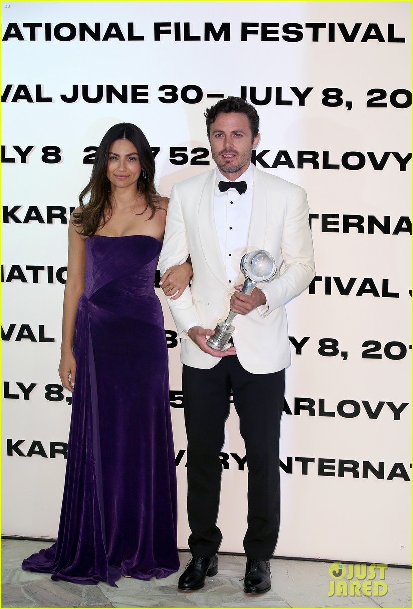 casey affleck gets girlfriend floriana limas support at karlovy vary 013922349