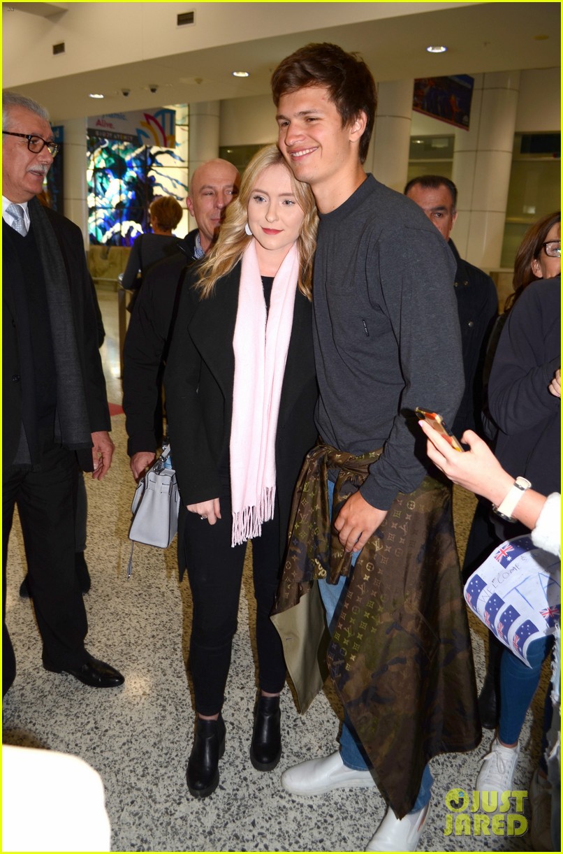 ansel elgort gets greeted by fans at australia airport 013926387