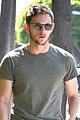 jamie bell flaunts toned arms on his way to lunch 02