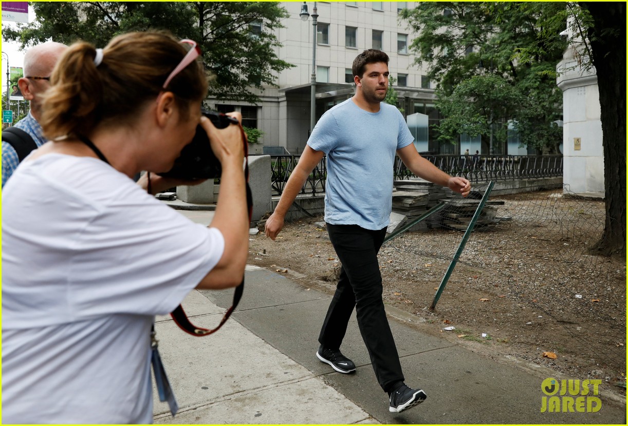 Fyre Festival's Billy McFarland Is Using a Public Defender for Fraud(02)