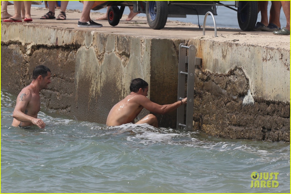 orlando bloom goes shirtless in low riding trunks at the beach 233931941