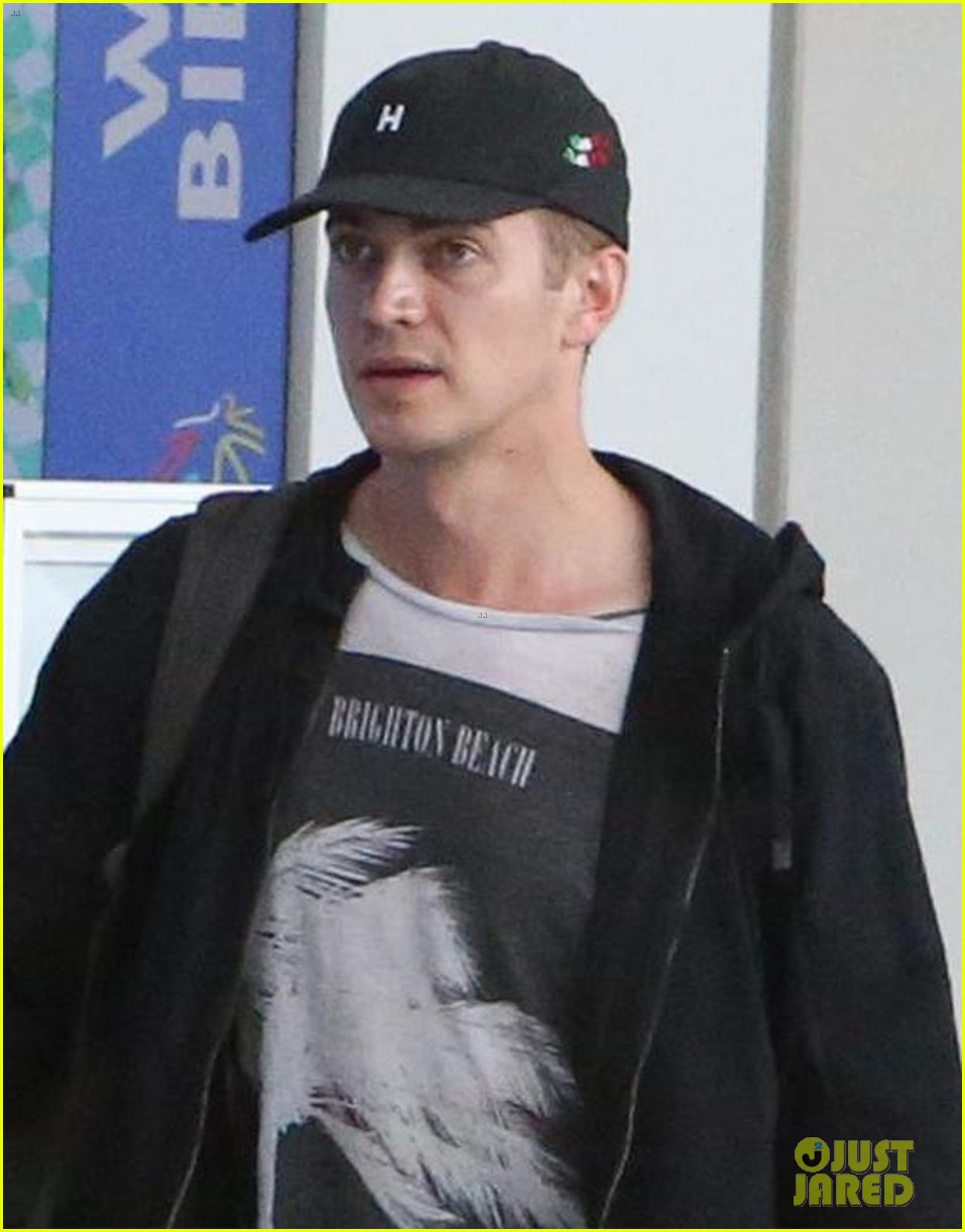 hayden christensen leaves toronto after wrapping little italy filming 03
