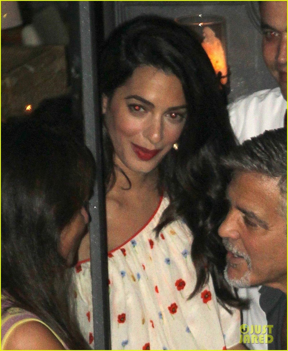 new parents george amal clooney dine with friends in italy 02