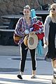 miley cyrus joins her parents for grocery shopping in malibu 05