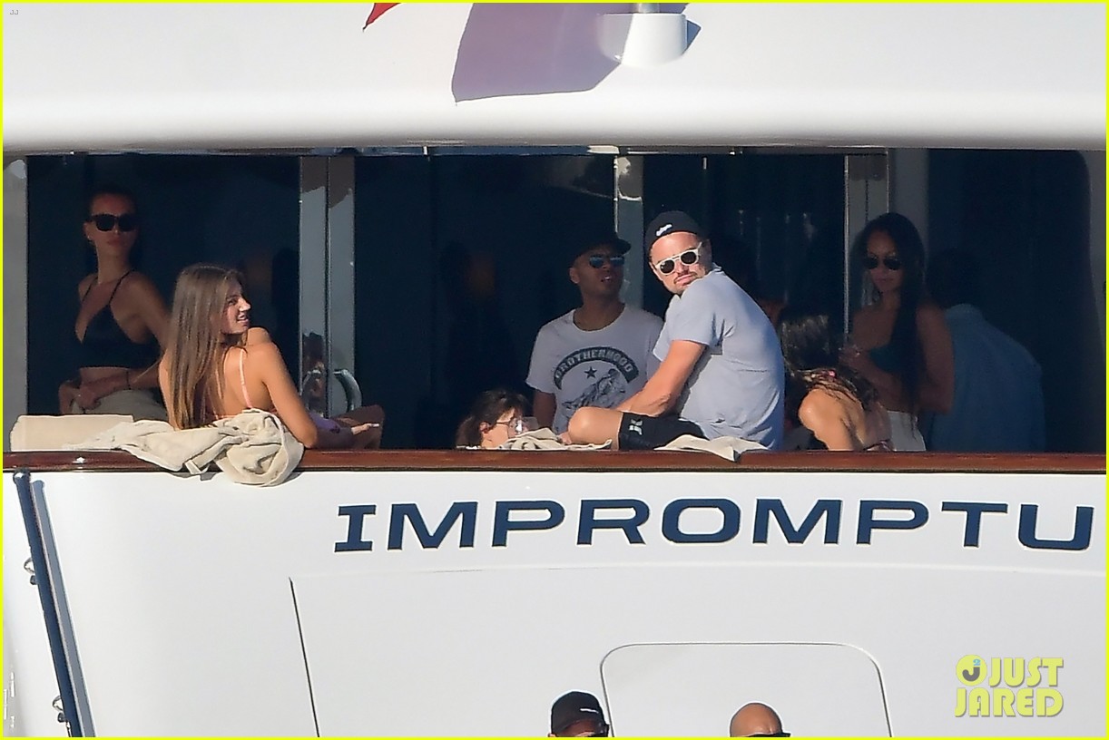 leonardo dicaprio tobey maguire relax on a yacht in st tropez 093934471