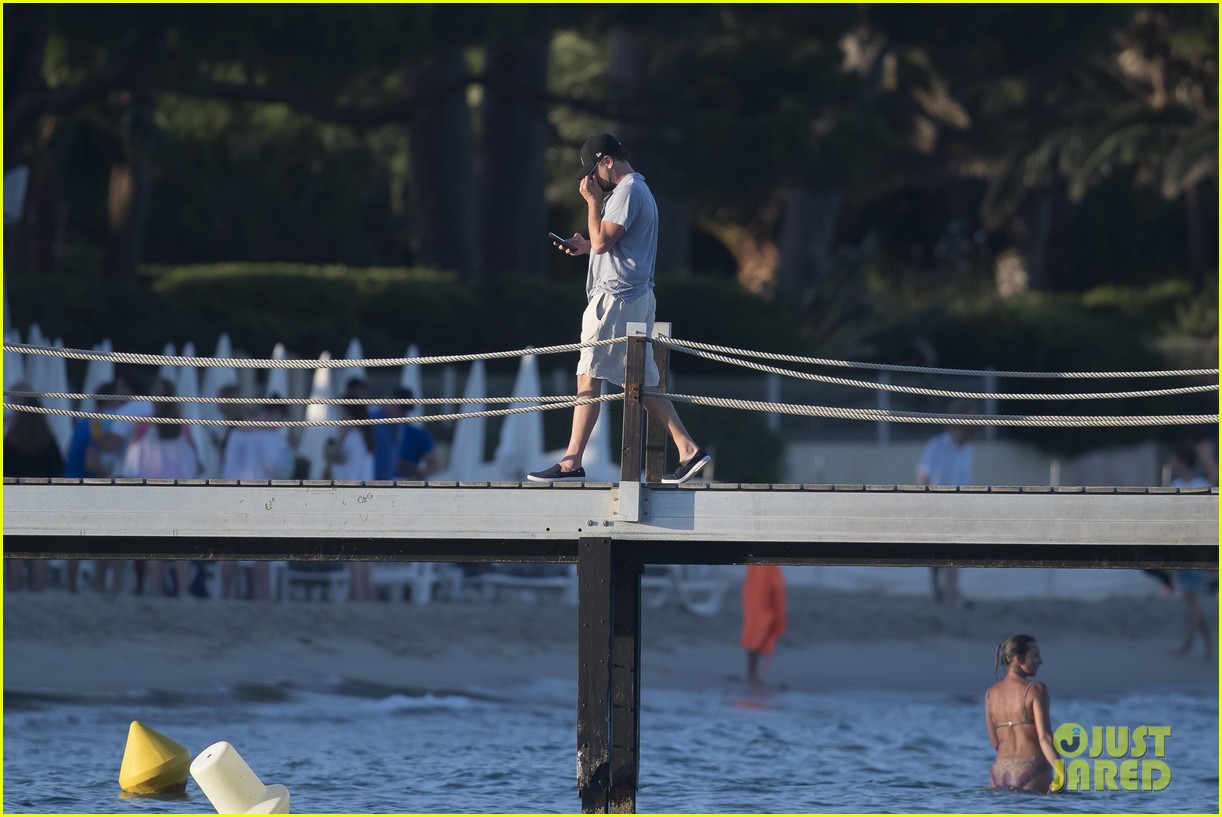 leonardo dicaprio tobey maguire relax on a yacht in st tropez 713934533