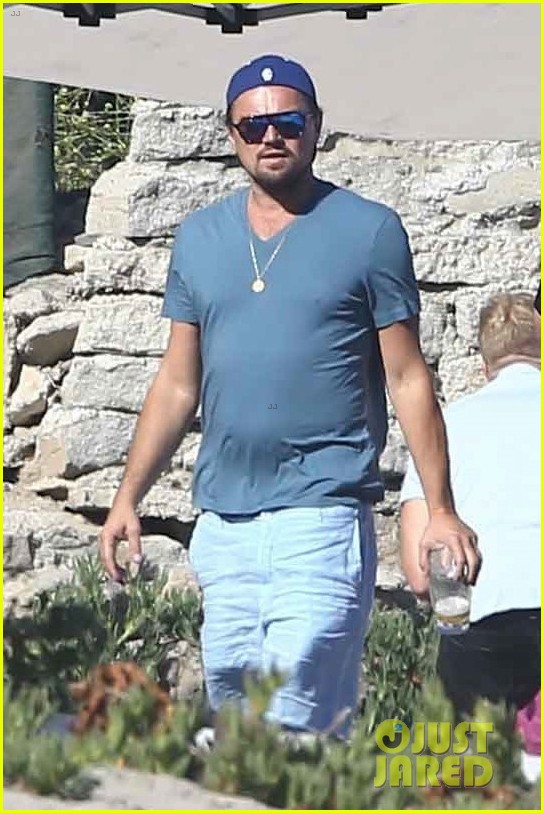 leonardo dicaprio hangs out shirtless with orlando bloom tobey maguire and more 013924045