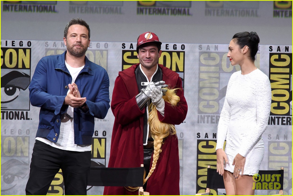 Gal Gadot, Ben Affleck, & 'Justice League' Cast Meet Fans at ComicCon(02)